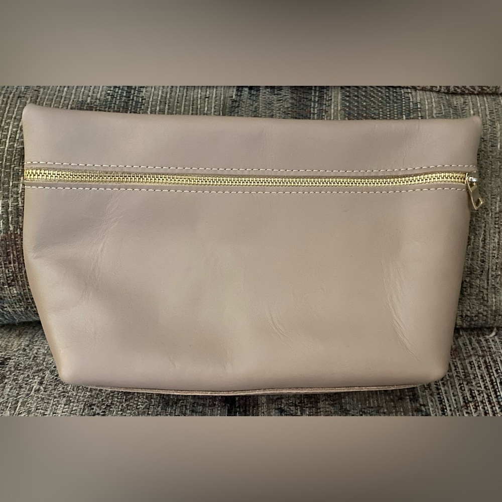 Portland Leather Goods Taupe (Gray)Classic makeup bag -Extra Large.